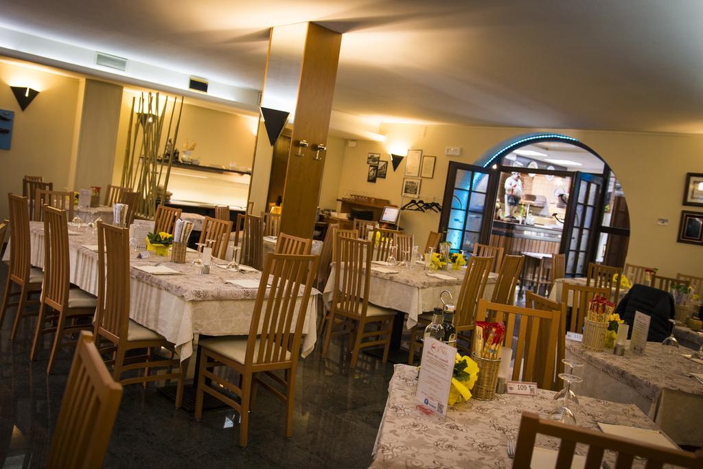 Hotel Ristorante Cigno - Camere And Aparthotel Latisana Εξωτερικό φωτογραφία