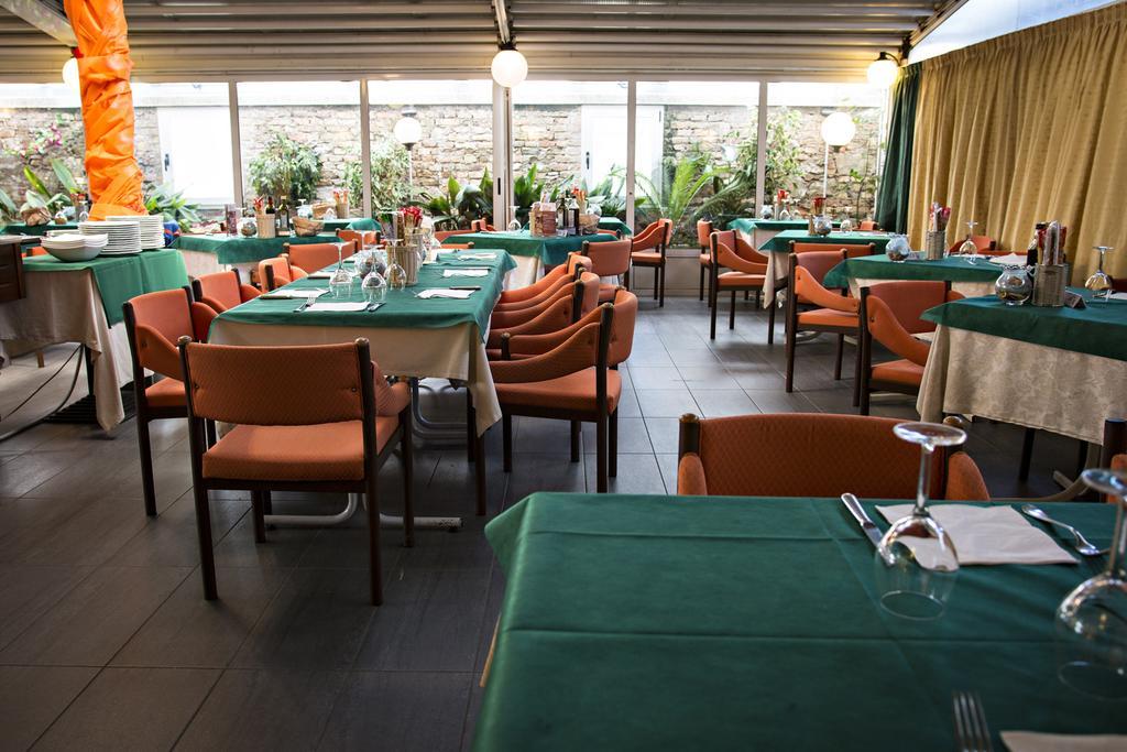 Hotel Ristorante Cigno - Camere And Aparthotel Latisana Εξωτερικό φωτογραφία