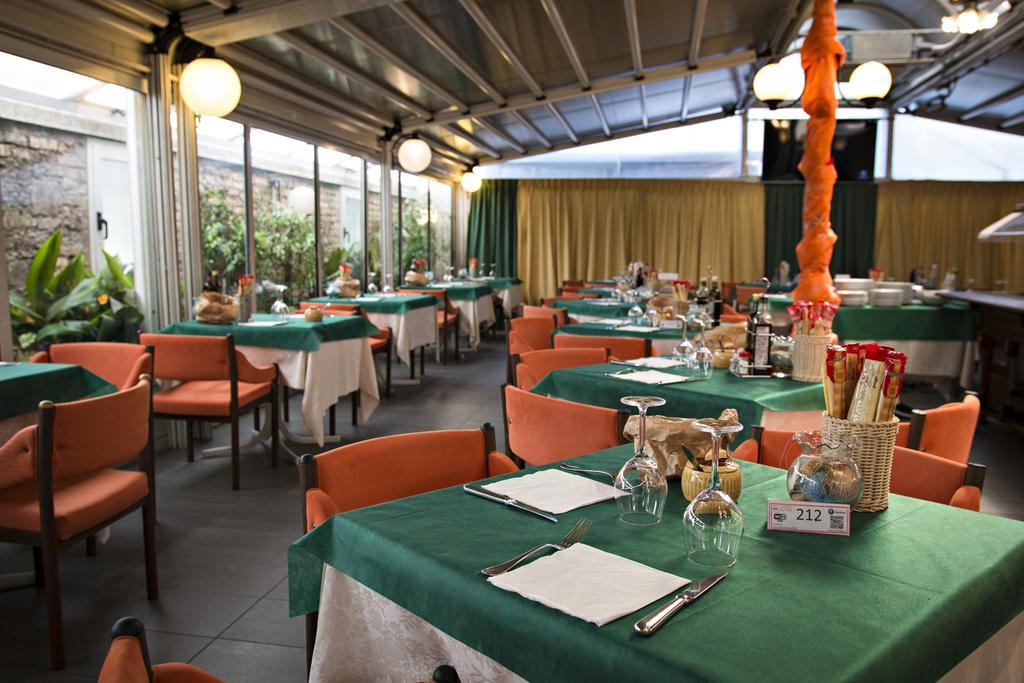 Hotel Ristorante Cigno - Camere And Aparthotel Latisana Εξωτερικό φωτογραφία