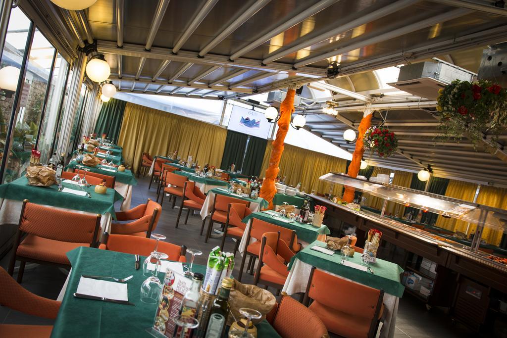 Hotel Ristorante Cigno - Camere And Aparthotel Latisana Εξωτερικό φωτογραφία
