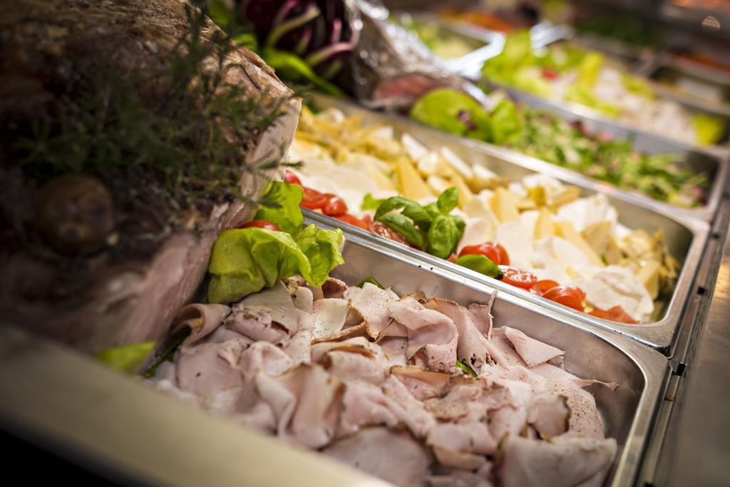 Hotel Ristorante Cigno - Camere And Aparthotel Latisana Εξωτερικό φωτογραφία