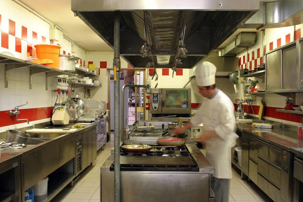 Hotel Ristorante Cigno - Camere And Aparthotel Latisana Εξωτερικό φωτογραφία