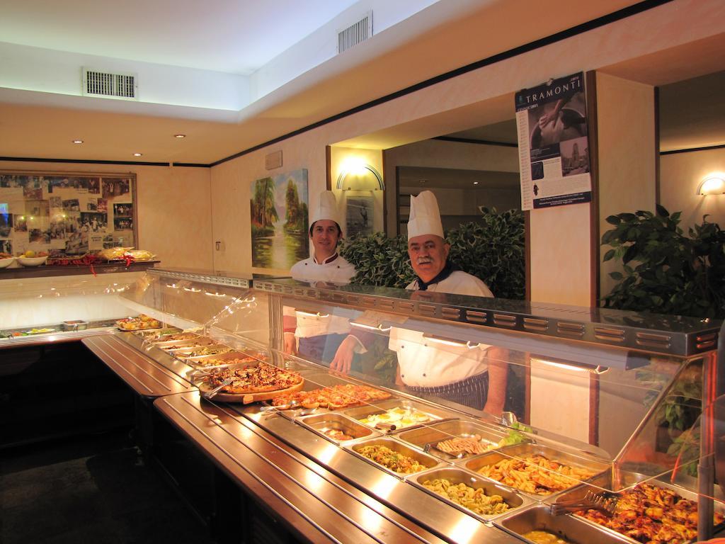 Hotel Ristorante Cigno - Camere And Aparthotel Latisana Εξωτερικό φωτογραφία