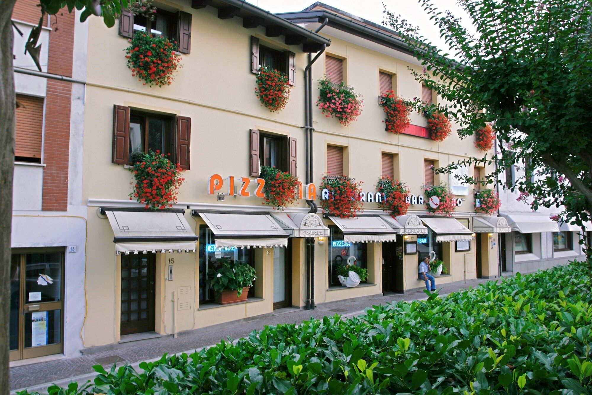 Hotel Ristorante Cigno - Camere And Aparthotel Latisana Εξωτερικό φωτογραφία